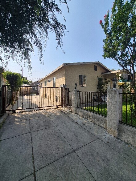 Building Photo - 2344 Altman St