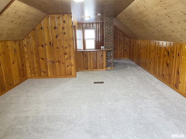 Building Photo - 303 Central St