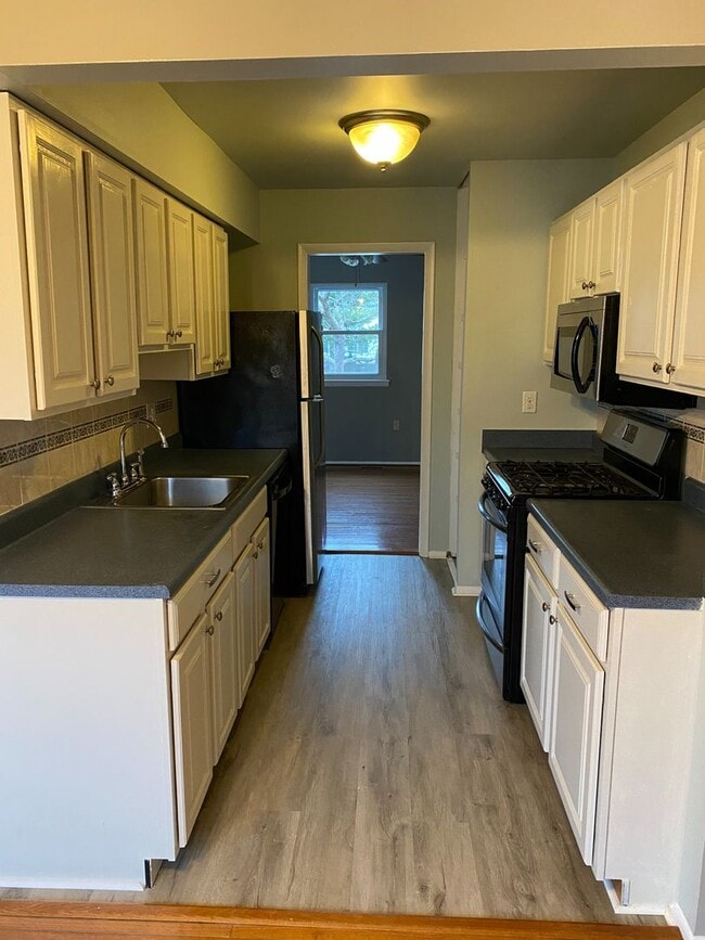 Building Photo - Townhome in Millersville