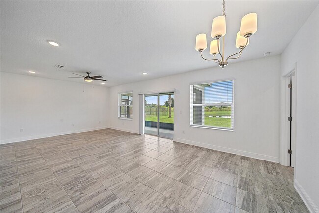 Building Photo - Beautiful Annual 4 Bedroom 2 Bath Single F...