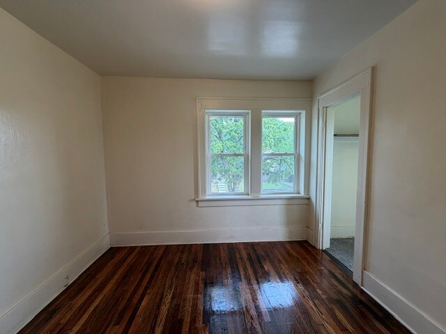 Building Photo - 626 E Dayton St