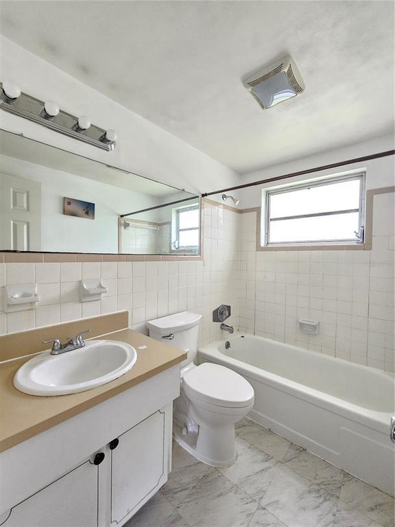 Building Photo - 1702 Aqua Ln