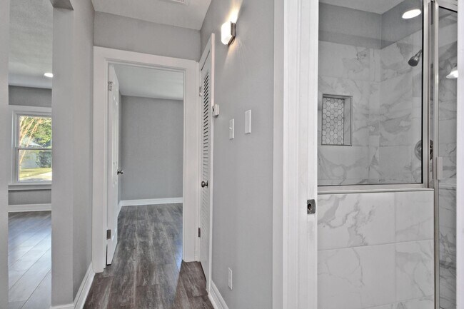 Building Photo - 3834 Rosedale St