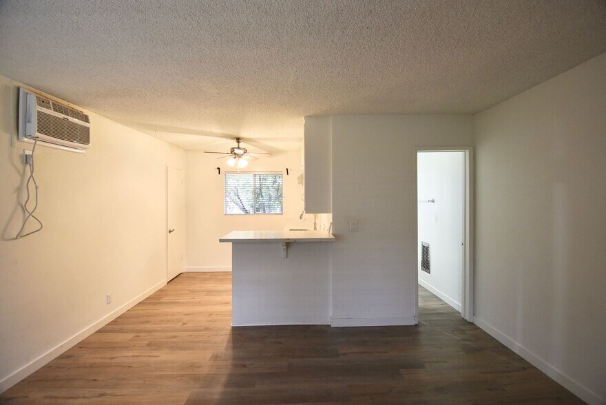 Building Photo - 24347 Newhall Ave