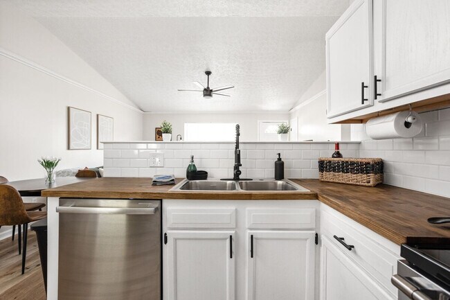 Building Photo - 8538 Gandy Ct