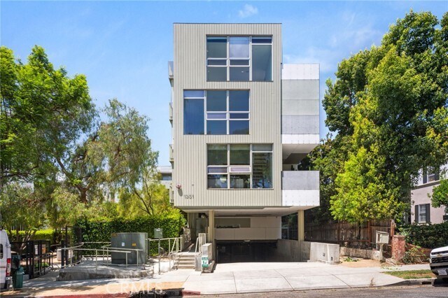 Building Photo - 1351 Havenhurst Dr