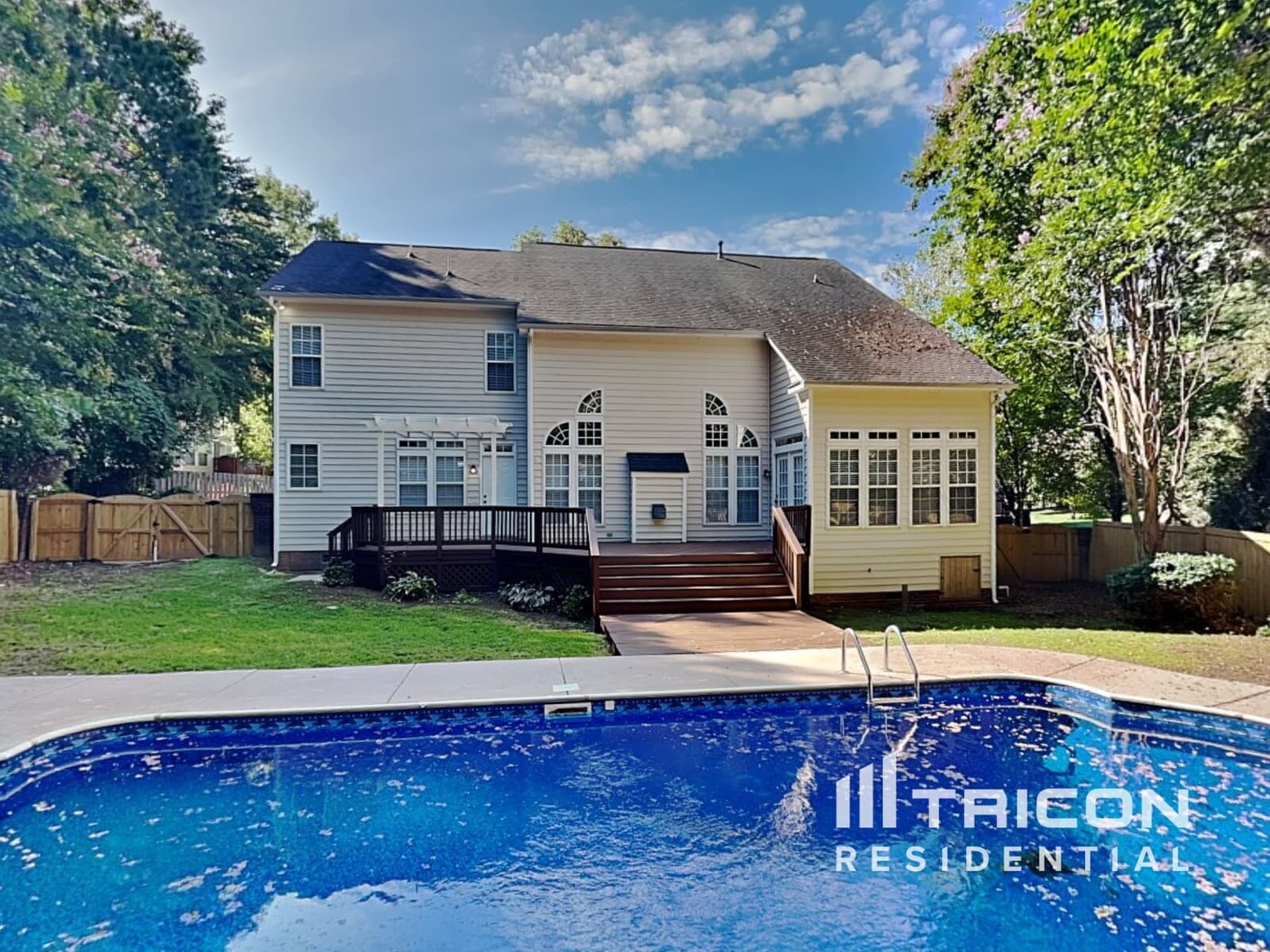 Building Photo - 15510 Robsart Ct