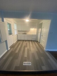 Building Photo - 3 Bedroom Townhome