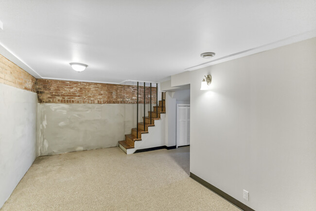 Building Photo - 5156 W 63rd Pl