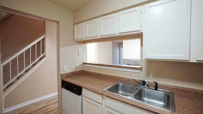 Building Photo - 2277 S Kirkwood Rd