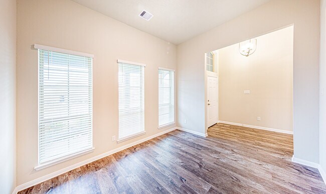 Building Photo - 3032 Stonebriar Ct