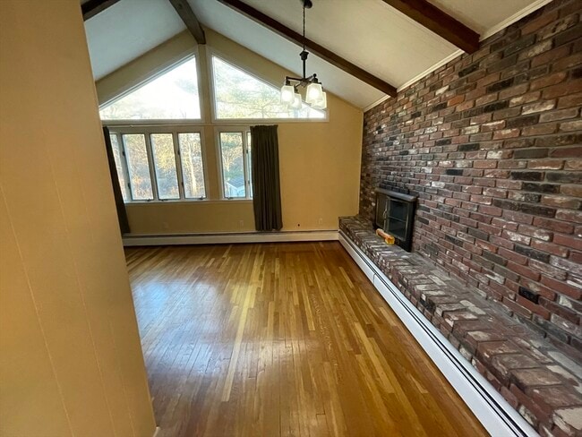 Building Photo - 110 Country Ln