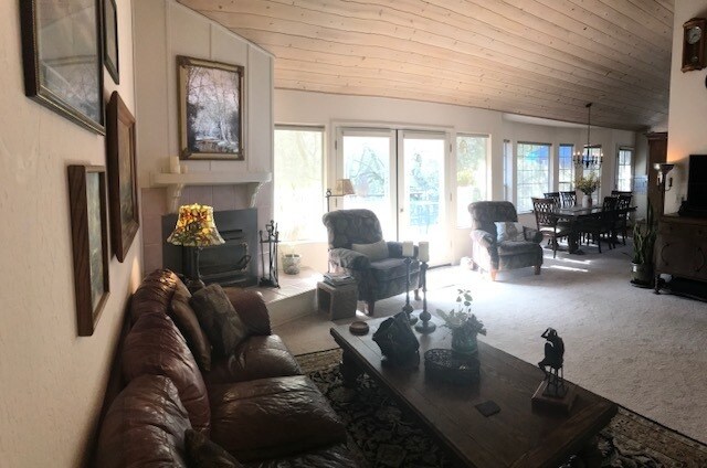 Building Photo - Beautiful Lake Wildwood Home with private back yard.