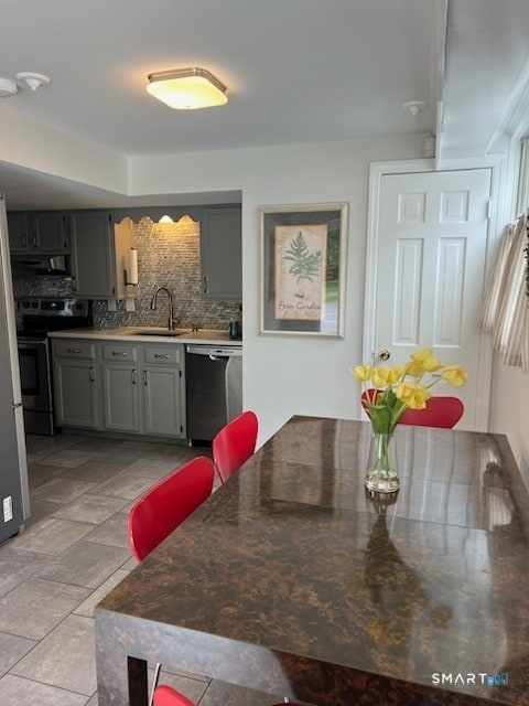 Building Photo - 437 Hulls Farm Rd