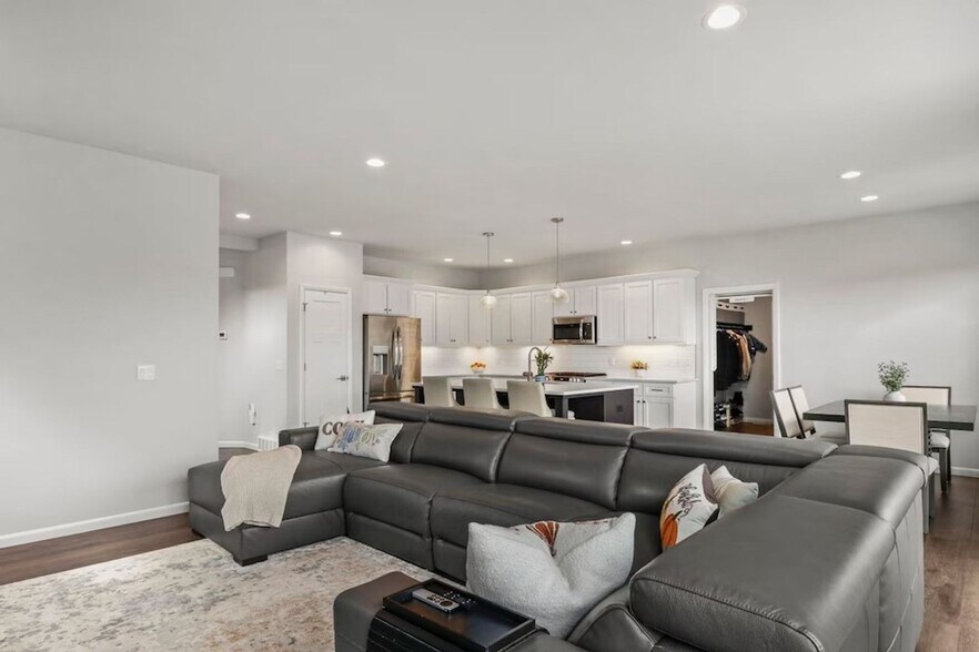 Building Photo - 323 Galileo Dr