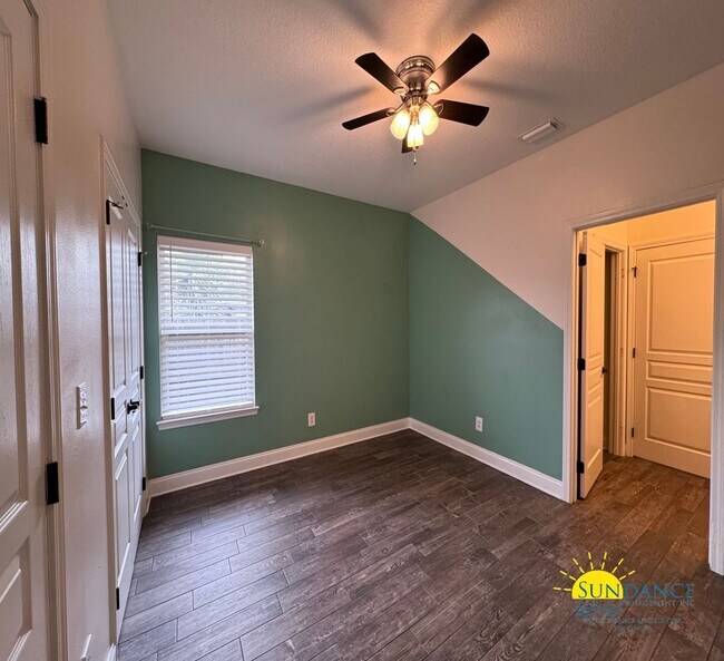 Building Photo - Prime Location: 4 Bedroom Home in Elliot Point Neighborhood, Fort Walton Beach!