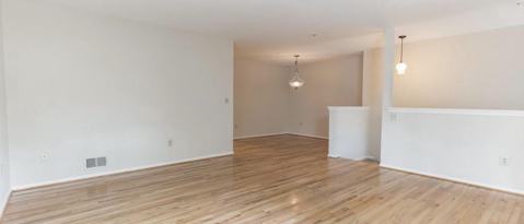 Building Photo - 1346 Chanticleer-