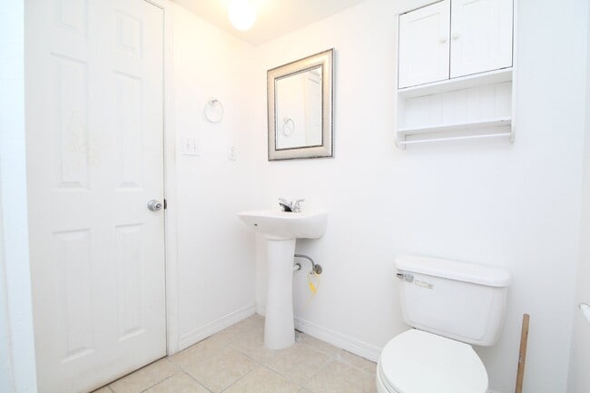 Building Photo - Bayfront 2BR/2BA Condo at Bayview Terrace ...