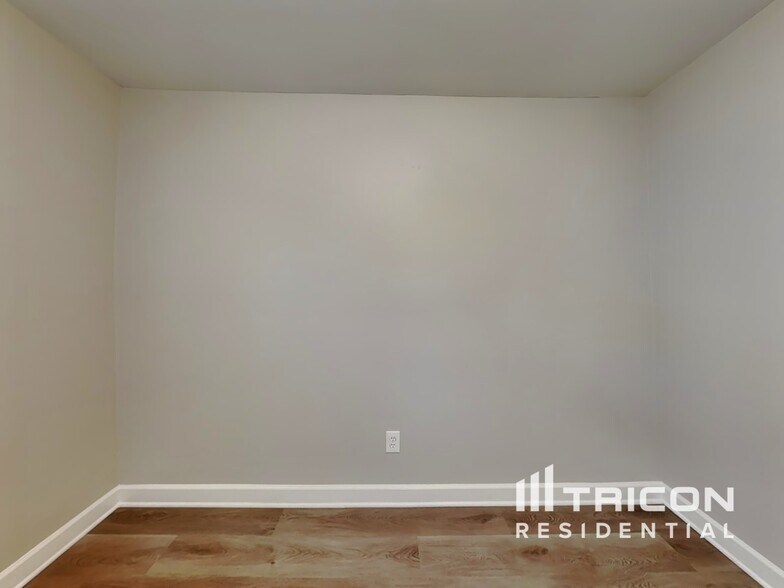 Building Photo - 639 Loch Lomond Cir