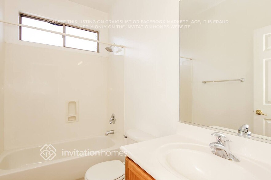 Building Photo - 3213 S 103rd Dr