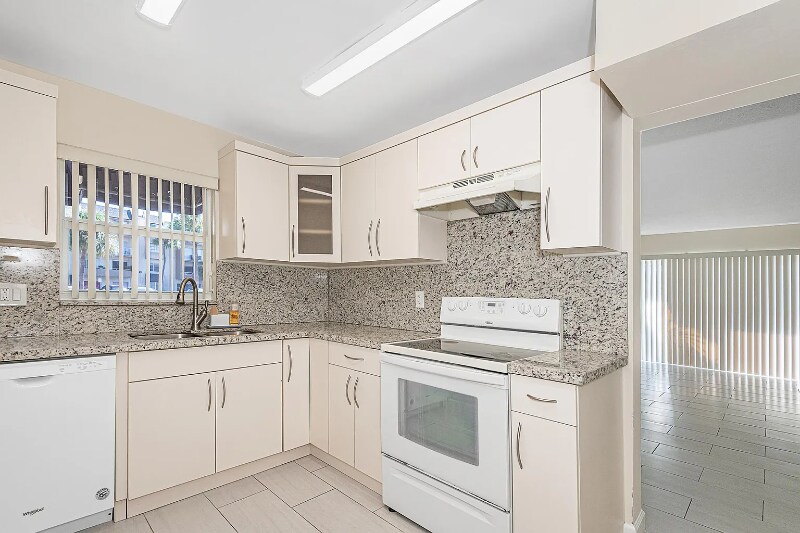 Building Photo - 7765 SW 86th St