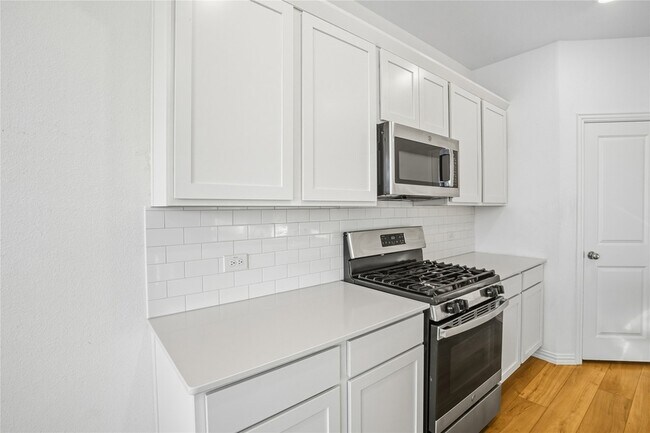 Building Photo - 14725 Mainstay Way
