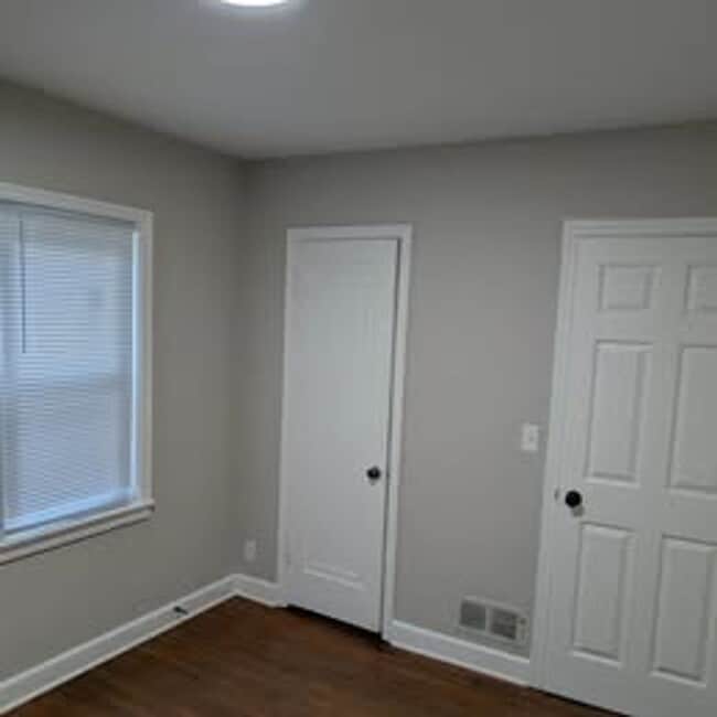 Building Photo - House for Rent