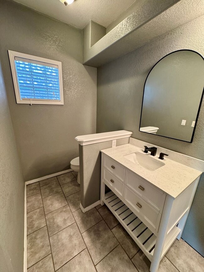 Building Photo - Beautiful golf course retreat