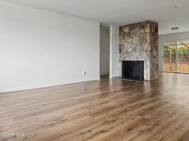 Building Photo - 2485 E Hillcrest Dr