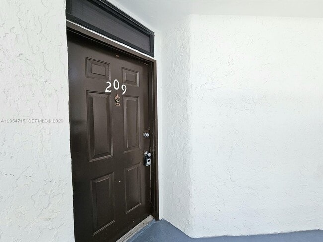 Building Photo - 210 Lake Pointe Dr