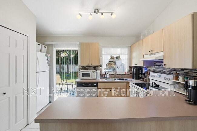 Building Photo - 8402 Matanzas Rd