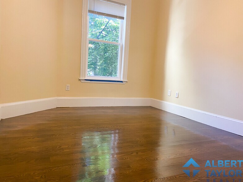 Building Photo - 19 Parker Hill Ave