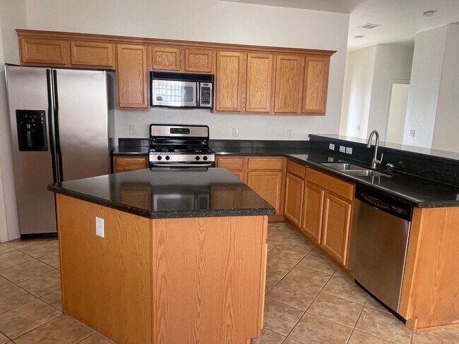 Building Photo - Occupied Do not disturb Tenant - 2 Bedroom...