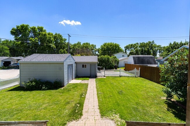 Building Photo - Single Family Home - Located Near Campus