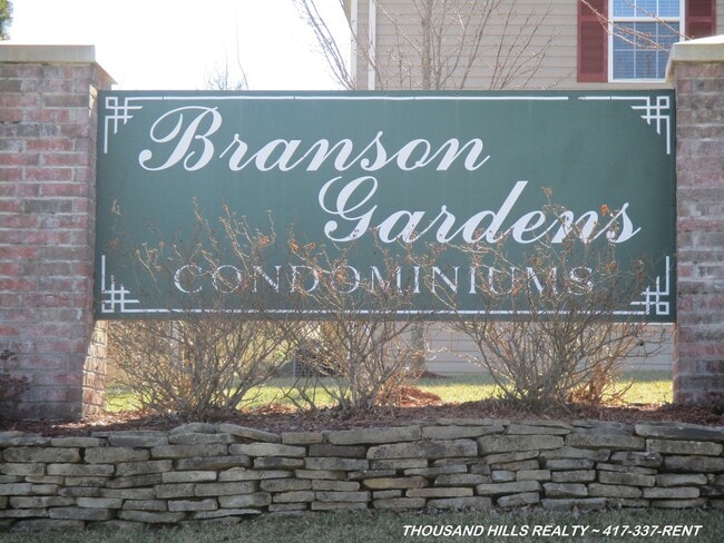 Building Photo - 3 Bedroom 2 Bath Apartment on the top floor in Branson, MO