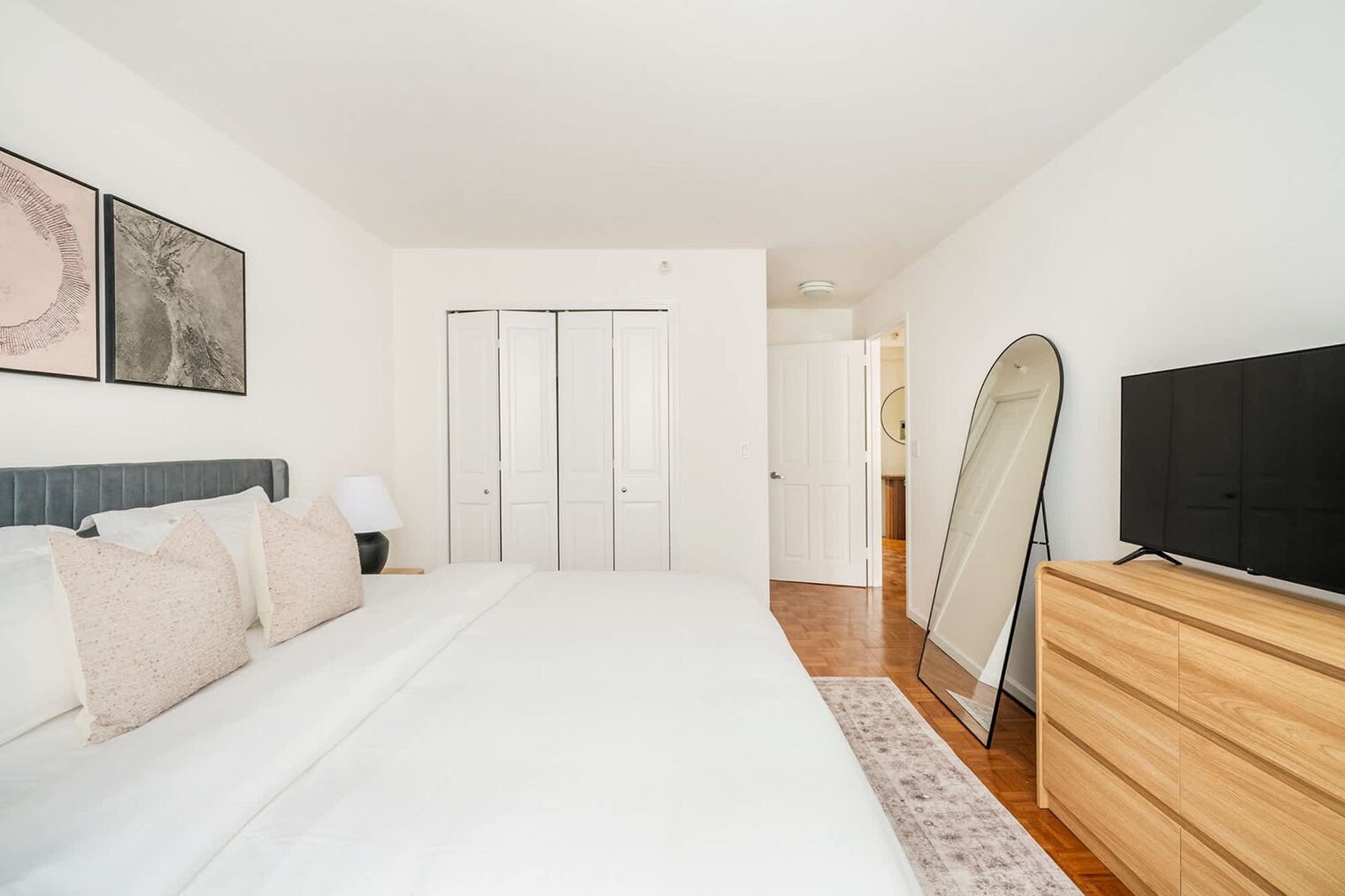 Building Photo - 350 W 43rd St