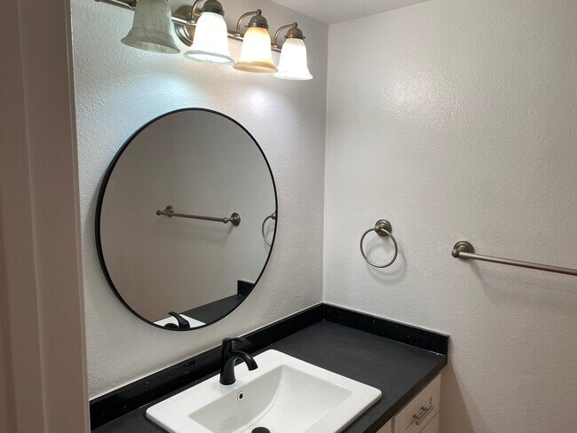 Building Photo - 140 E El Norte Pkwy