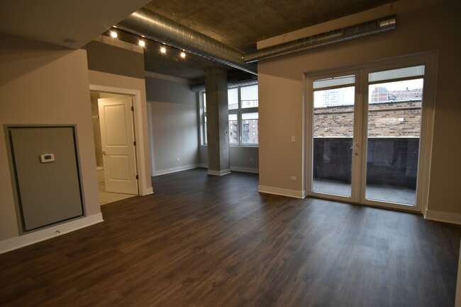 Building Photo - 3833 N Broadway
