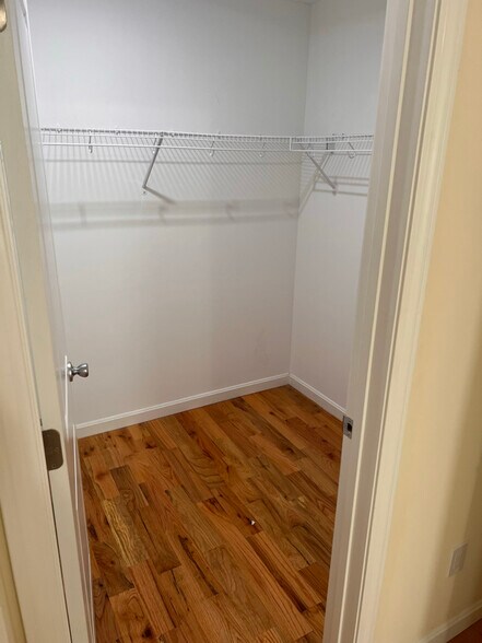 Building Photo - 136 Cooper St