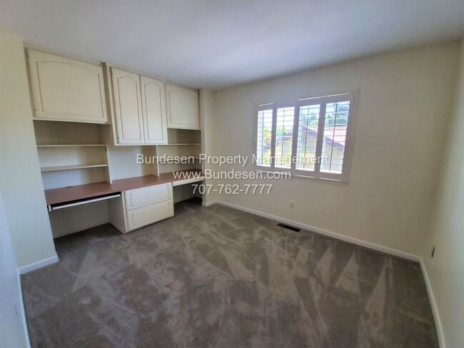Building Photo - Beautiful 4 Bedroom Home with Pool – Easts...