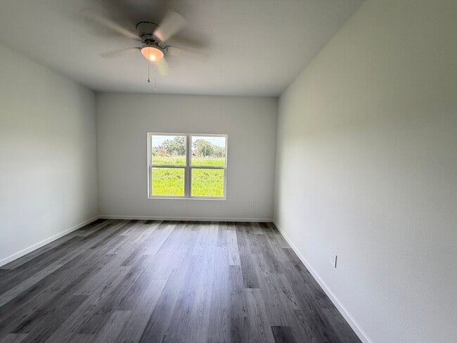 Building Photo - 5353 Vista Lago Dr