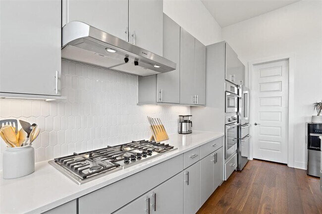 Building Photo - 7416 Cordoba Dr