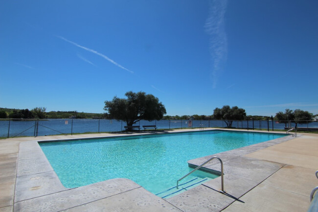 Building Photo - Lake California Home