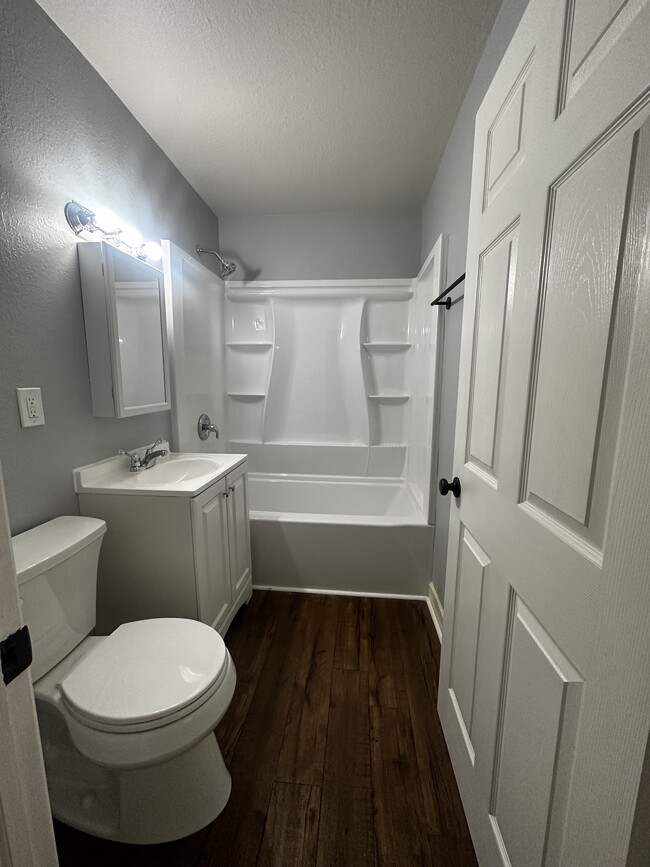 Building Photo - 721 Oneida St