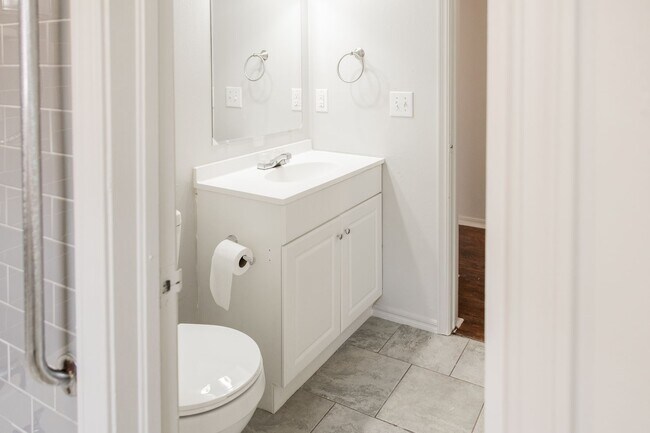 Building Photo - Beautiful home for lease near Hefner & Penn