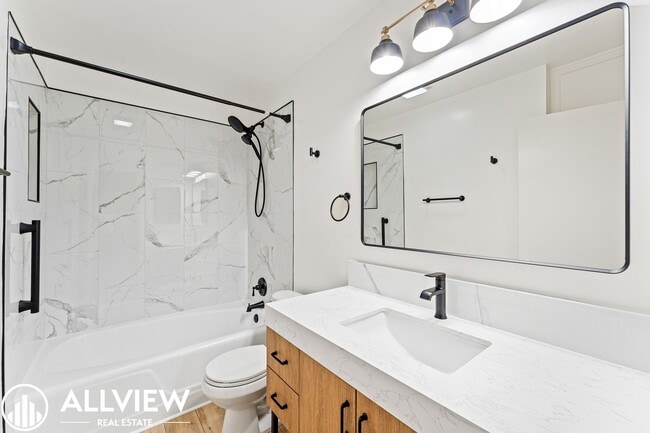 Building Photo - Stunning Ocean Views! 1 Bedroom Condo Avai...