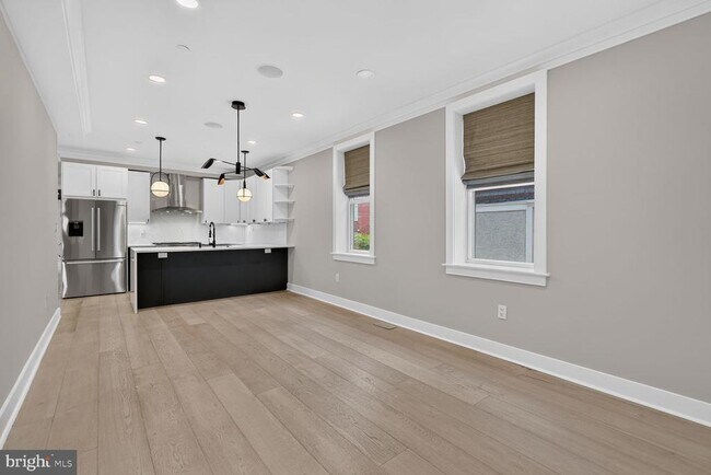 Building Photo - 724 Varnum St NW