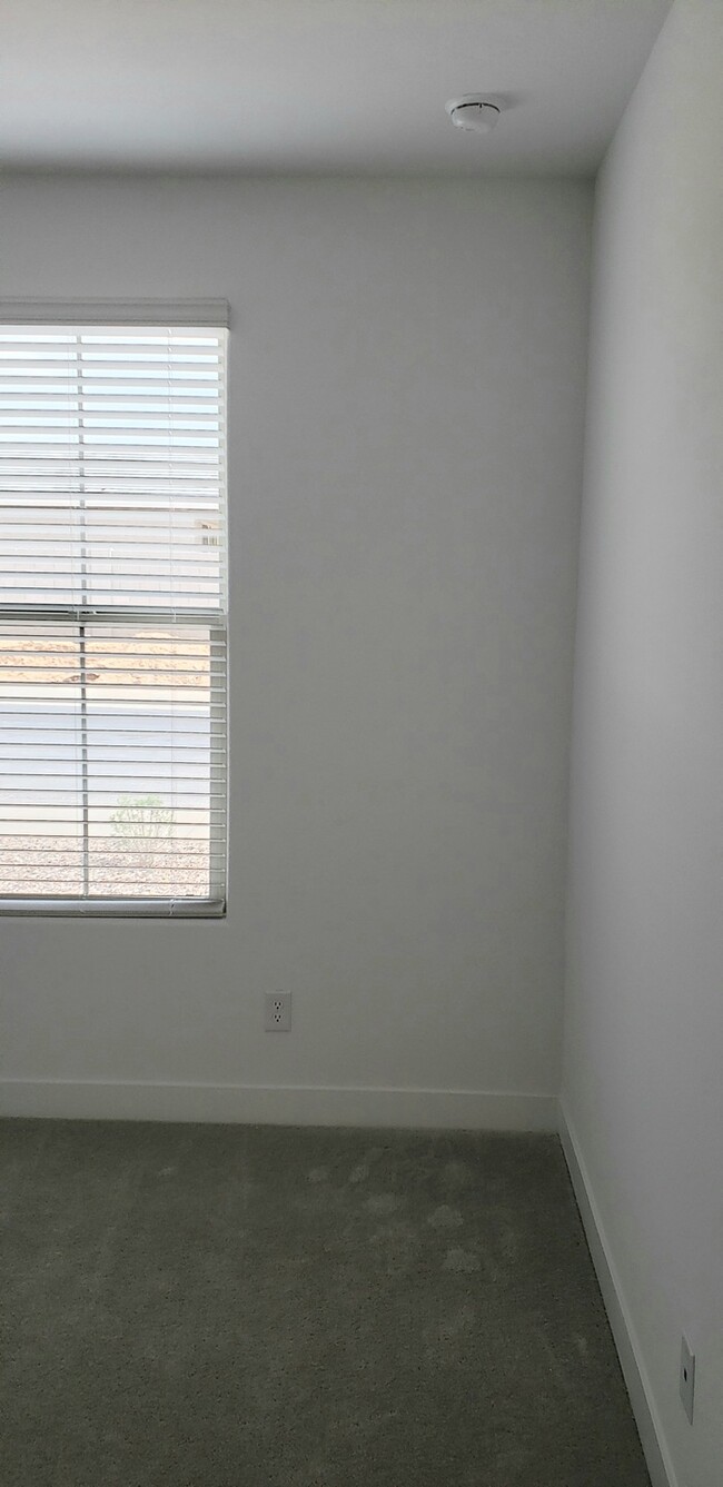 Building Photo - The 2 YEARS NEW 4 bedroom + 3 car garage r...