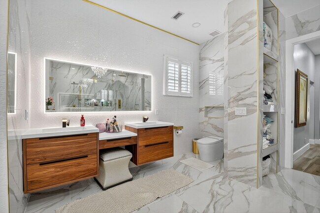 Building Photo - 9167 Oak Alley Dr