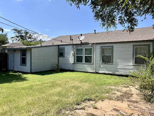 Building Photo - 2611 31st St